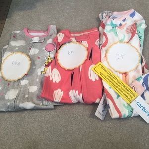 Quantity: 3. Girls pajama sets with zipper